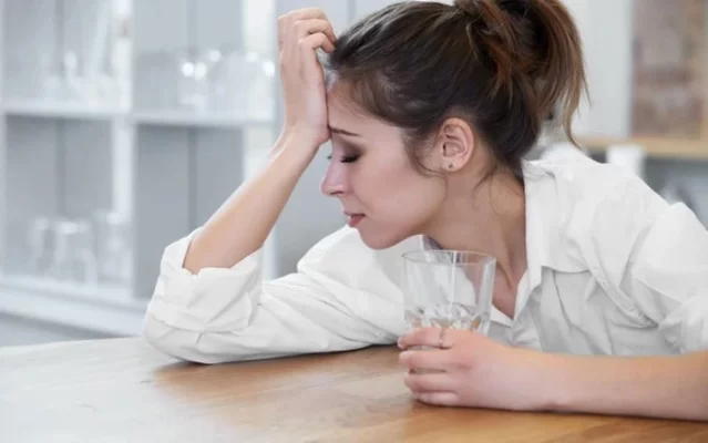 8 Dấu hiệu cảnh báo cơ thể đang thiếu nước trầm trọng