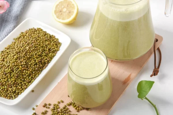 không nên uống nước đậu xanh