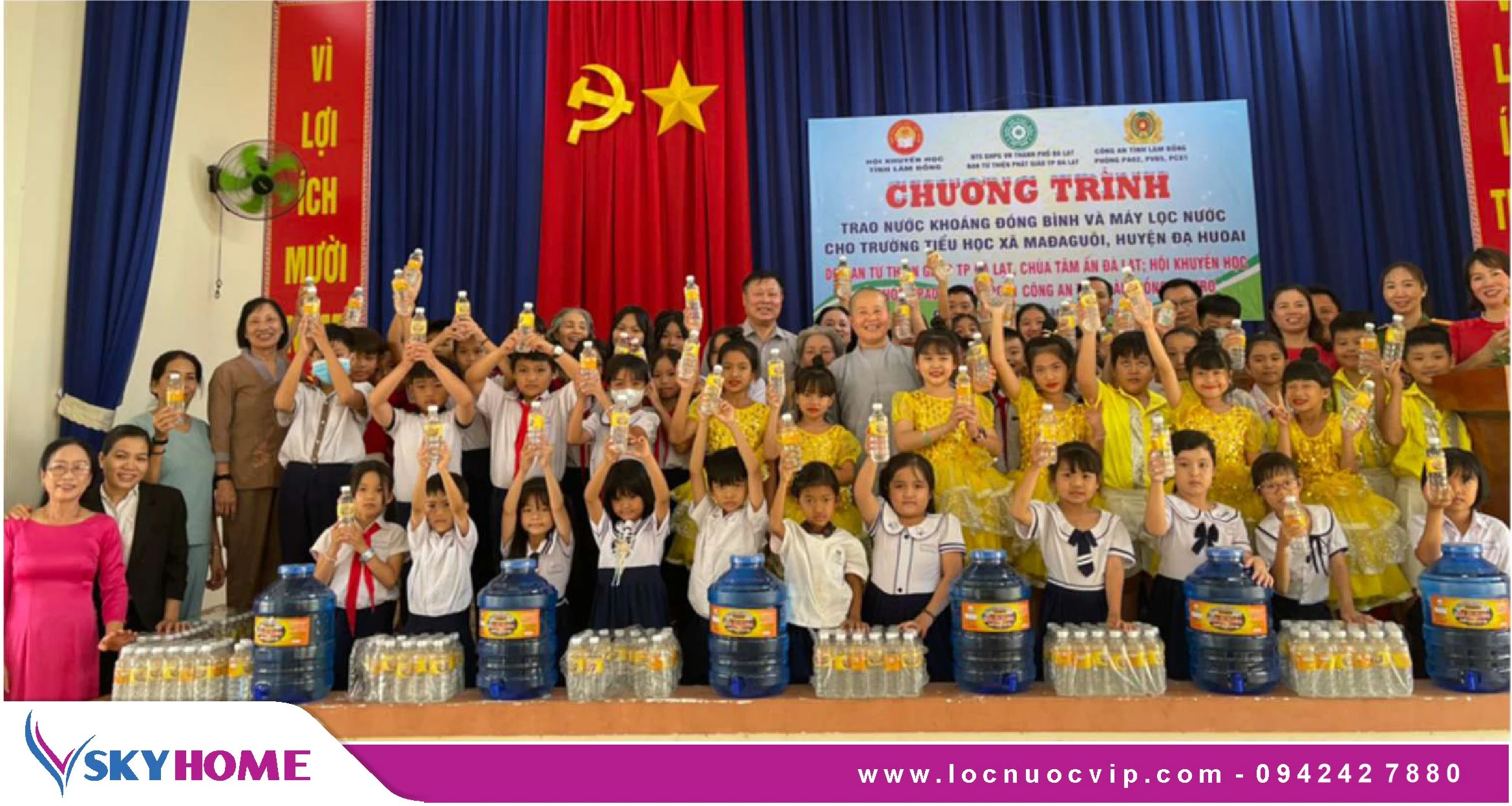 Hội Khuyến học tỉnh Lâm Đồng tặng máy lọc nước cho các trường học khó khăn