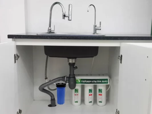 Lắp đặt bộ lọc nước thô đầu nguồn cho bồn rửa mặt có cần thiết không?