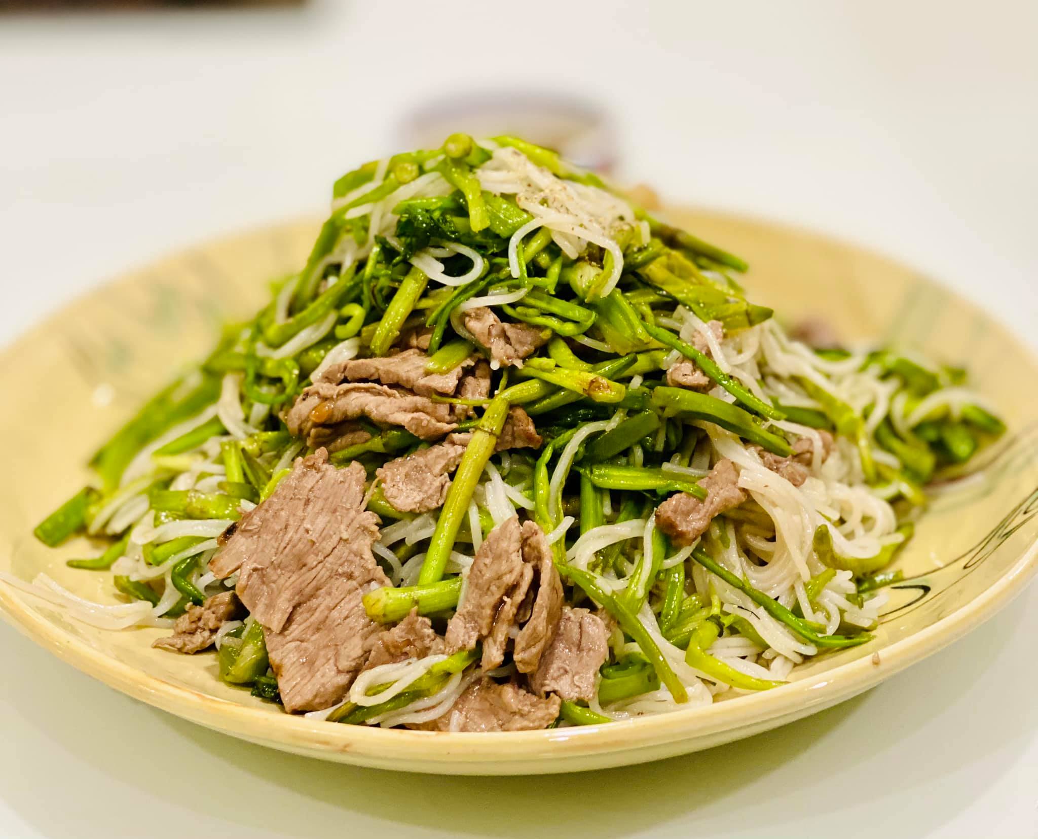 Rau cần là rau gì? Những công dụng tuyệt vời từ rau cần 5 BÒ XÀO RAU CẦN