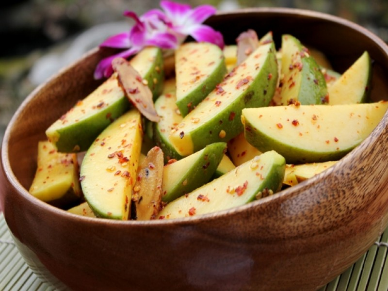 Cách làm xoài lắc muối ớt 