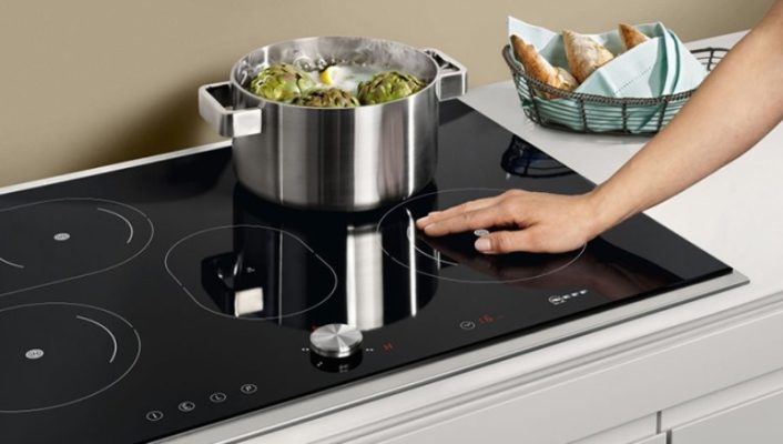 Bếp từ sôi không đều: Nguyên nhân & Cách khắc phục đơn giản