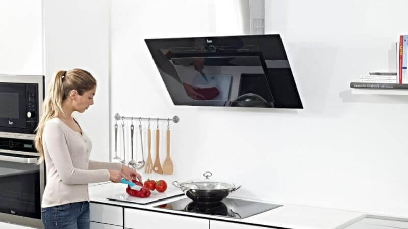 Ưu điểm và nhược điểm của máy hút mùi kính vát